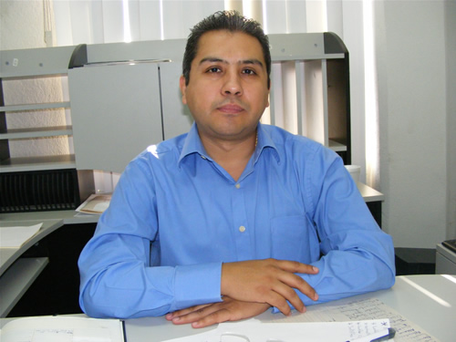 Regidor Anwar, entrega donacion para niños minusvalidos